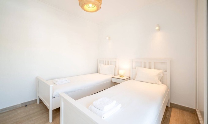 Costa de Caparica Apartment | GuestReady - Sunny Retreat in Costa da Caparica