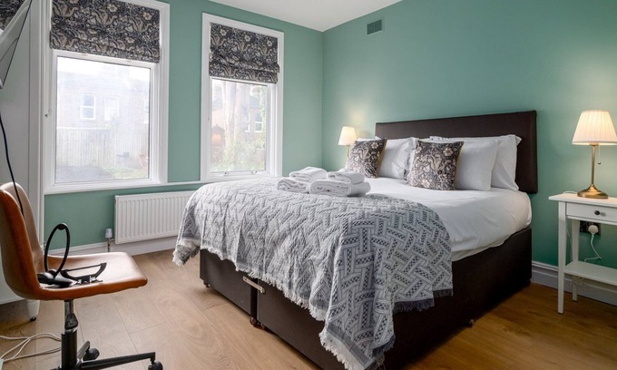 Lea Bridge Apartment | GuestReady - Subtle Flow near Lea Valley