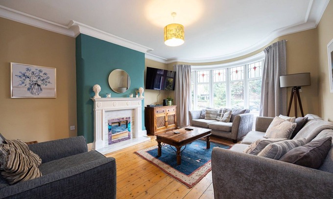 Manchester House | GuestReady - Terraced home in West Didsbury