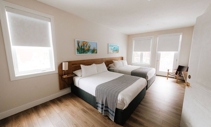 Elk Rapids Apartment | Guestroom - 2 Queens