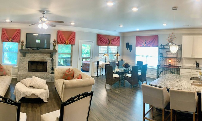 Buford House | Guests Fav! Hidden Hills Retreat with soothing hot tub and high speed internet!