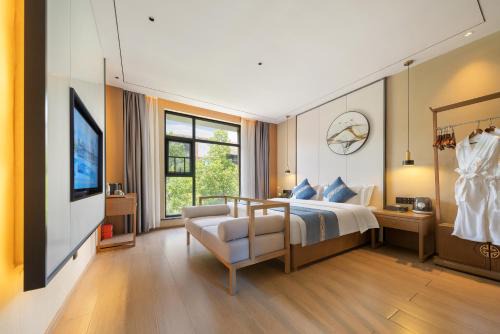 Wulingyuan Hotel | GUI YUAN ZHEN PIN HOTEL - Zhangjiajie National Forest Park Store -Free one waypick up service over 2night- Customized tour routes and Reservation ticket services for scenic spots-English speaking customer service
