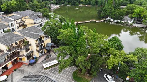 Xiufeng Cabin | Guilin Camphor Country House Free pick-up service at train station for two nights