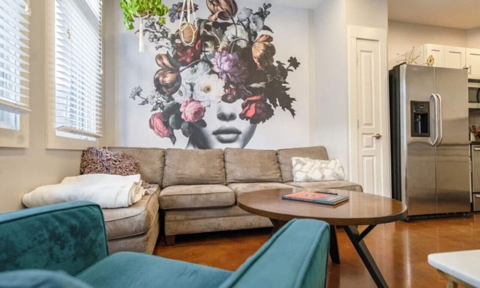 West End Condo | Guitar Groove: King Beds & Keyless Entry Near Music Row – A Stunning Nashville Escape!