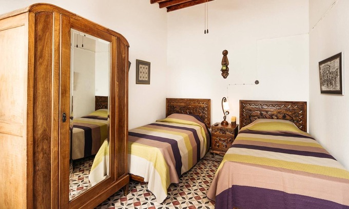 Yenisehir Bed & Breakfast | GUL HANIM HOUSE BOUTIQUE HOTEL YELLOW ROSE ROOM in the walled city Nicosia