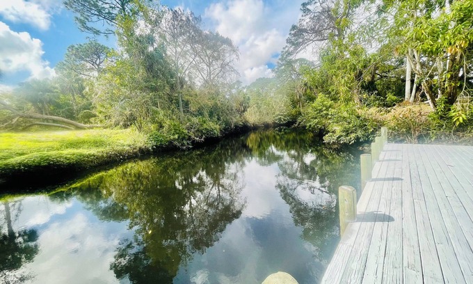 Bonita Springs House | Gulf access. FREE Kayaks,SUP’s & Canoe.Bring your boat,bring the pups!