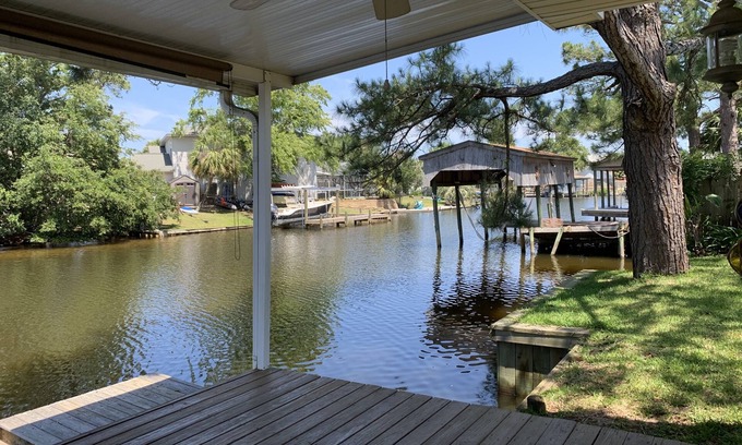 Gulf Breeze House | Gulf Breeze Canal Bungalow