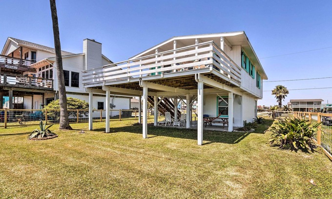 Galveston House | Gulf Coast Views: Stilted Retreat in Galveston!