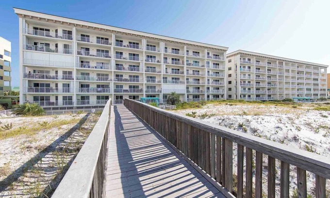 Fort Walton Beach Condo | Gulf Dunes by Southern Vacation Rentals