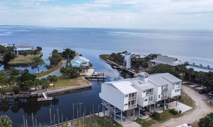Crawfordville House | Gulf Front Town Home with Boat Dock- Fisherman's Paradise!