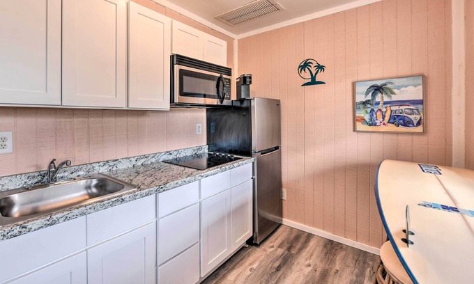 Oak Apartment | Gulf Shores Escape w/Grill, 4 Mi to Beach!