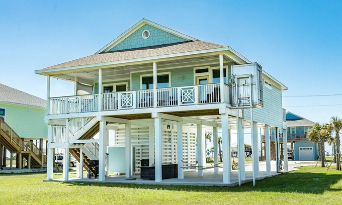 Indian Beach House | Gulf view home blocks from the beach with AC, deck & W/D - 2 dogs welcome