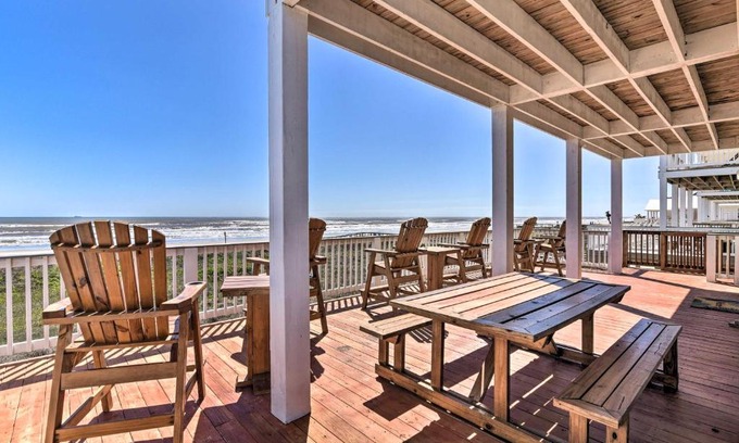 Freeport House | Gulf-View Home with Dog Run in Surfside Beach!