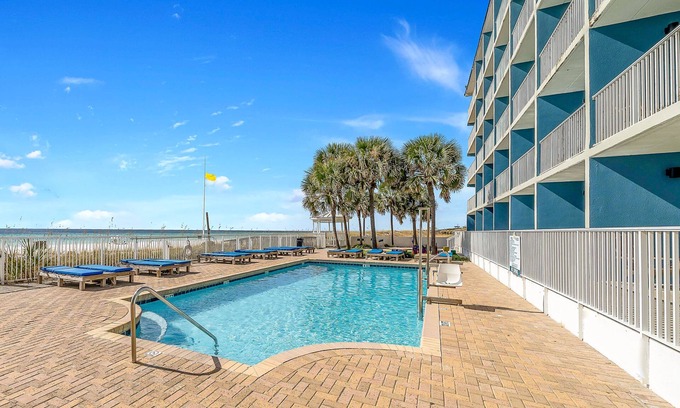 Fort Bay House | Gulf View, Swimming Pool! Beachfront Classic Room with Kitchen and Balcony!