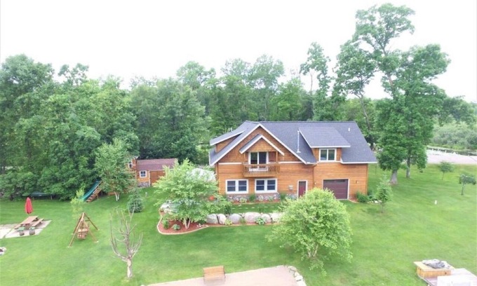 Nisswa House | Gull lake chain. 5 weeks open for 2026. location, game room, and reviews.