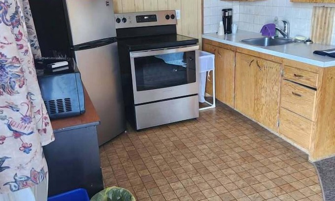 Gull Lake Hotel | GULL LAKE LODGE MOTEL