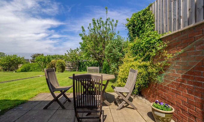 Gullane Apartment | GULLANE- Superb holiday home with balconies overlooking golf course and sea