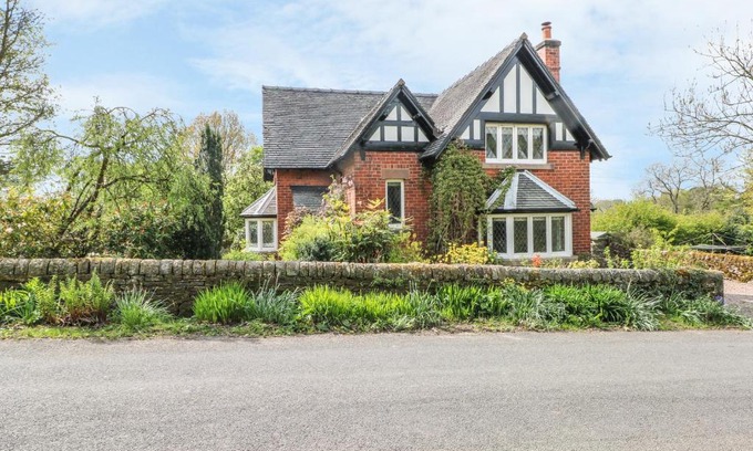 Longnor House | Gun End Cottage