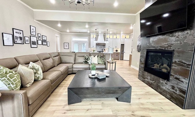 Lubbock House | Gun's Up Getaway - 4BR/3BA - New Construction