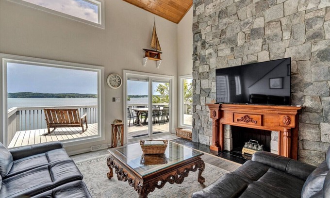 North Shore House | Gunner's Lookout- Standout property in Bernard's Landing- all the amenites but you will not want to leave the townhome!
