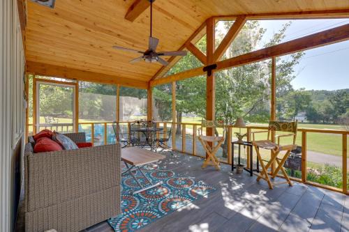 Groveoak Apartment | Guntersville Lake Home with Deck and Covered Boat Slip