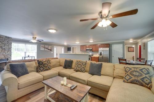 Groveoak House | Guntersville Lake House Boat Ramp Access!