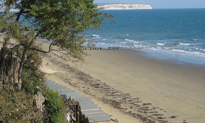Shanklin Cottage | Gurnard At The Aqua - sleeps 6 guests in 3 bedrooms