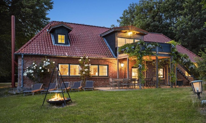 Kletkamp House | GUT KLETKAMP "Altes Backhaus" - Freistehendes Landhaus mit 7 Schlafzimmern I Kamin I Garten & Terrasse I 15 Min zur Ostsee I Parkplätze I Hundefreundlich I Bar I WLAN