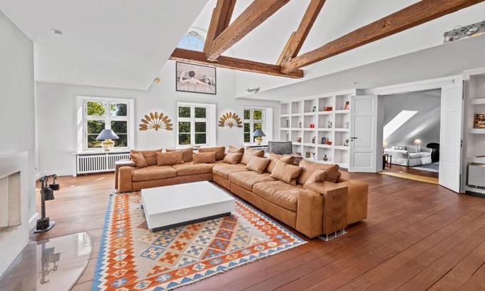 Kletkamp Apartment | GUT KLETKAMP "Penthouse im Schloss" - Premium-Ferienwohnung mit 5 Schlafzimmern auf 400qm I Kamin I 2 Wohnzimmer I Garten & Terrasse I Wald- und Seeblick I Profi-Küche I 15 Min zur Ostsee I Parkplätze I WLAN