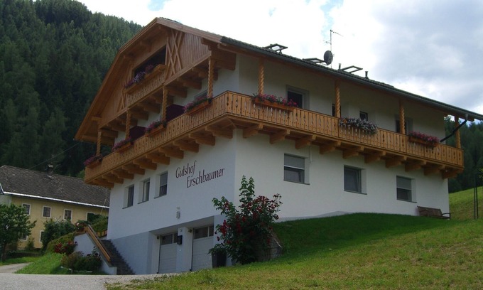San Lorenzo di Sebato Apartment | Guthof Erschbaumer in the Kronplatz ski area