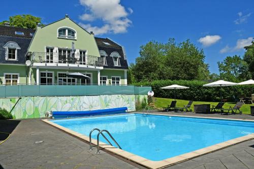 Rugen Island Apartment | Gutshaus Appartements mit Kamin S