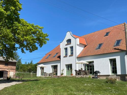 Kenz-Kustrow House | Gutshaus Kranichflug