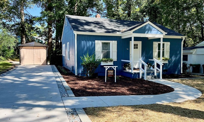 High Point Cottage | Guyer Cottage - Cozy 2 bedroom cottage, 1 block from HPU