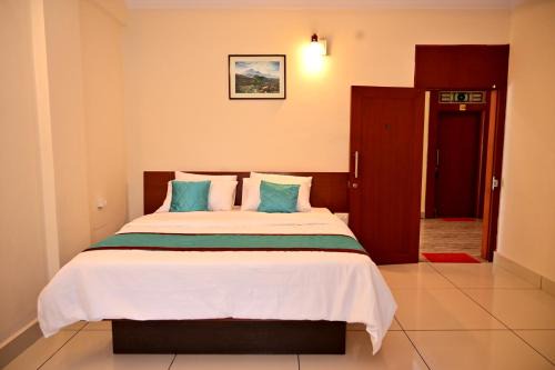 Krishnarajasagar Hotel | GVK Holiday Inn
