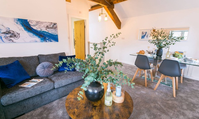 Beaumaris Cottage | Gwel y Fenai - a coastal that sleeps 4 guests in 2 bedrooms