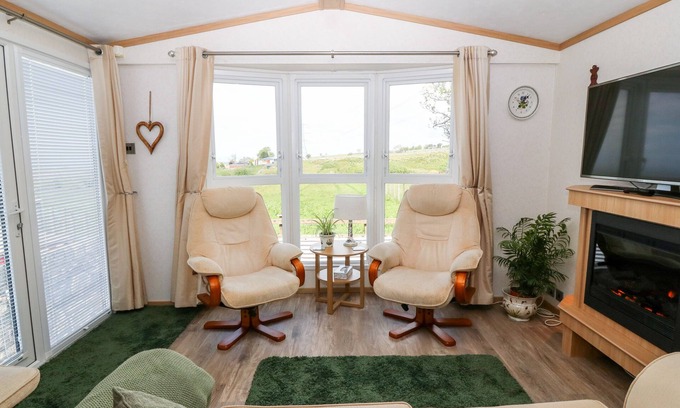 Llanllyfni Cottage | GWEL Y MÔR, family friendly, with a garden in Caernarfon