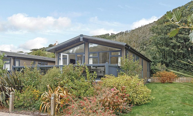 Mullion Ski Chalet | Gwithian Premier Lodge
