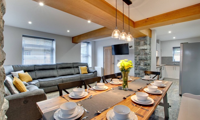 Bala House | Gwynle Townhouse, Bala