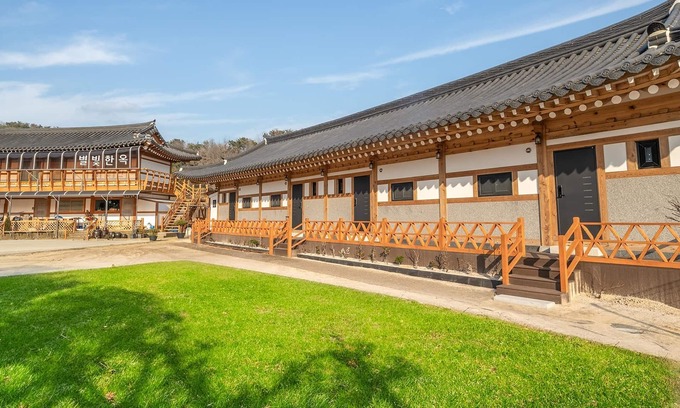 Gyeongju House | Gyeongju Gampo Byeolbit Hanok Pension