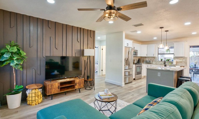 Bloomingdale House | Gym & Game Room | Modern SUNNY RETREAT