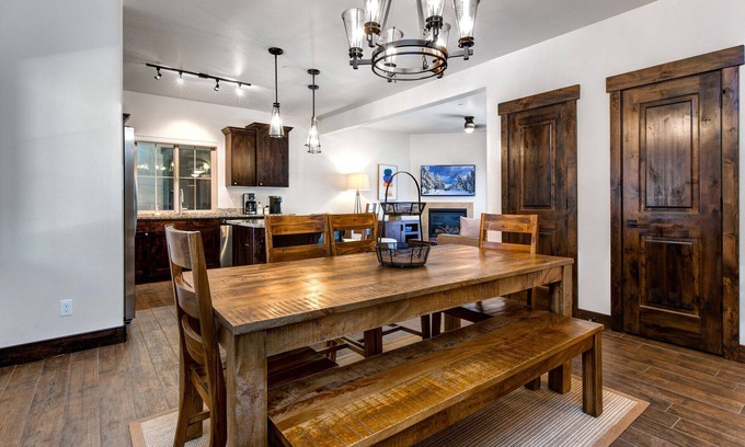 Bear Hollow Village Condo | Gym | Hot Tub & Pool | Bike Trail | Parking Garage