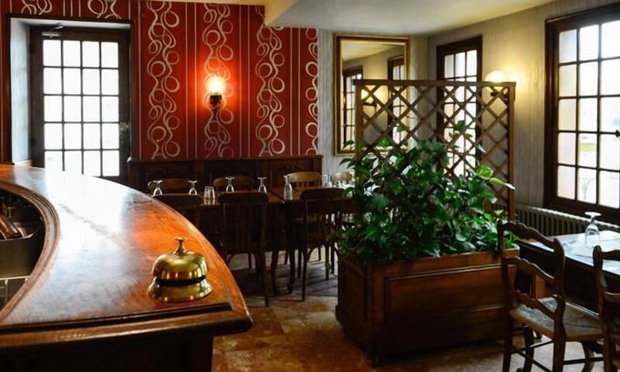 Le Mele-sur-Sarthe Hotel | Hôtel de La Poste
