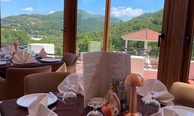 ‘Ayn ad Darahim Hotel | Hôtel La Forêt