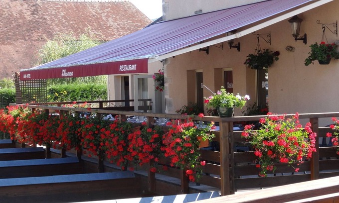 Pouillenay Hotel | Hôtel Macarena