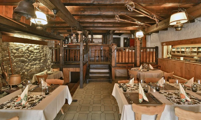 Vers L'Eglise Hotel | Hôtel Restaurant Les Lilas