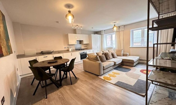 Crawley Apartment | Hömli Close2City Apartment