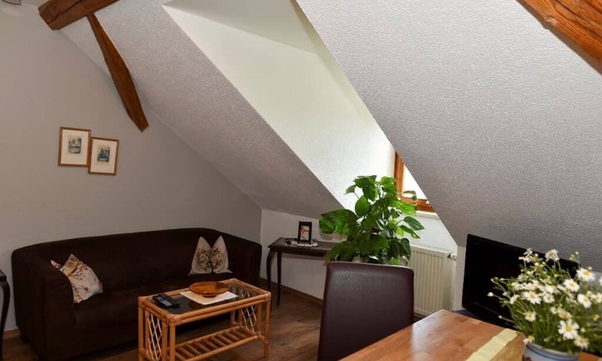 Traitsching Apartment | Hübsche Mansarden-FeWo (30qm) mit Dachgauben für 1-2 Personen