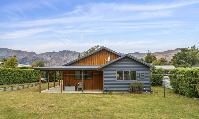 Lake Hawea House | Hāwea Delight - Lake Hāwea Holiday Home
