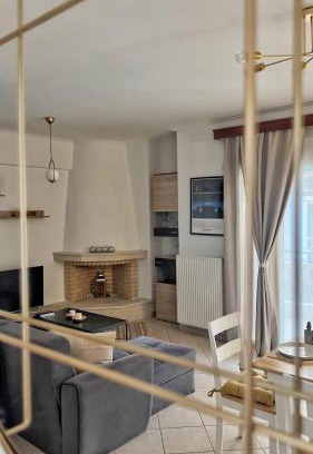 Piraeus Apartment | H&H cozy retreat ,Fireplace and Parking