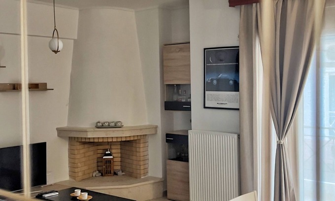 Piraeus Apartment | H&H Urban Livingn1 bedroom apartment w/private parking, fireplace, balcony